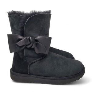 Ugg Daelynn Sheepskin Booties Womens Leather Bow Accent Shearling Winter 7